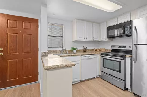 Kitchen - 8461 Via Mallorca #23, La Jolla, CA 92037 photo 1 of 2
