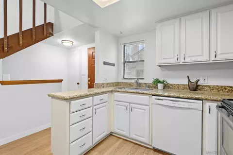 Kitchen - 8461 Via Mallorca #23, La Jolla, CA 92037 photo 2 of 2
