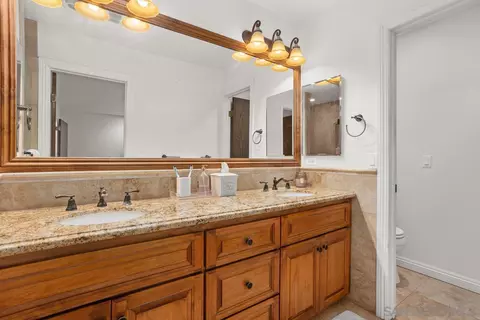 Bath - 2477 Reill View Dr, Escondido, CA 92025 photo 1 of 2
