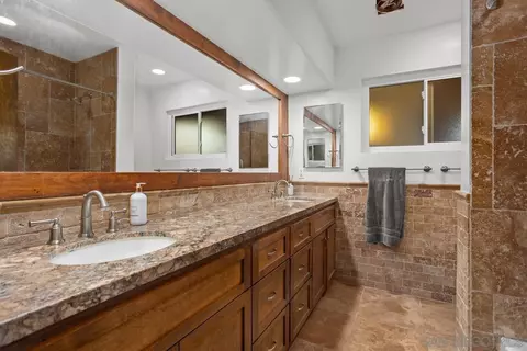 Bath - 2477 Reill View Dr, Escondido, CA 92025 photo 2 of 2