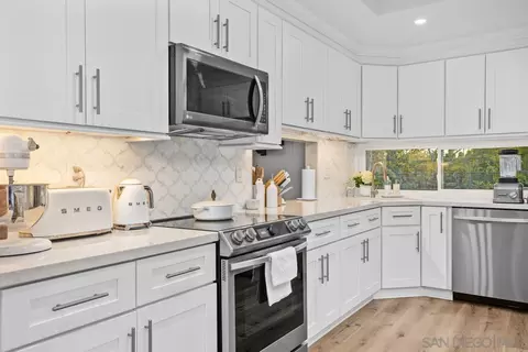 Kitchen - 2477 Reill View Dr, Escondido, CA 92025 photo 2 of 4