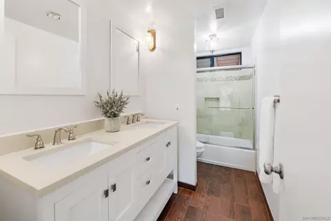 Bath - 2896 Mary Ln, Escondido, CA 92025 photo 2 of 3