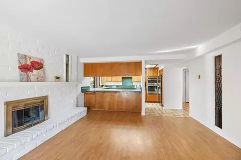 Living - 2896 Mary Ln, Escondido, CA 92025 photo 4 of 9