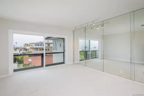 230 Prospect St #33, La Jolla, CA 92037 photo 17