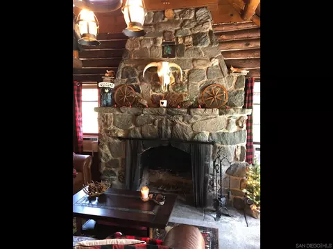 Living - 1474 Betty St, Wrightwood, CA 92397 photo 9 of 11