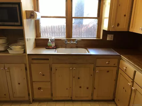 Kitchen - 1474 Betty St, Wrightwood, CA 92397 photo 5 of 8