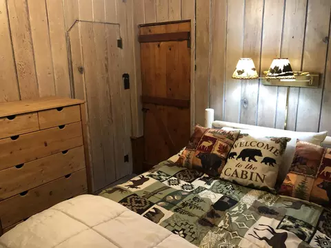 Bedroom - 1474 Betty St, Wrightwood, CA 92397 photo 4 of 8