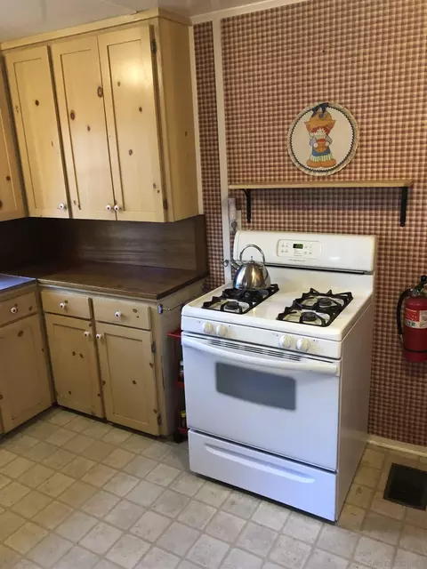 Kitchen - 1474 Betty St, Wrightwood, CA 92397 photo 7 of 8