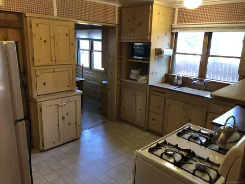 Kitchen - 1474 Betty St, Wrightwood, CA 92397 photo 8 of 8