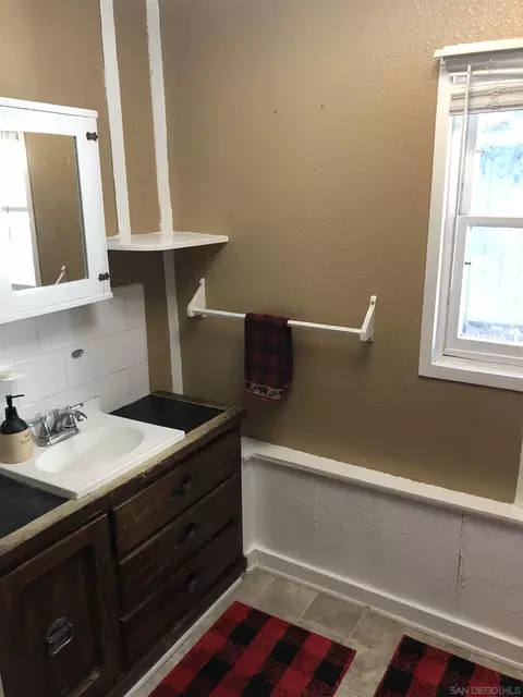 Bath - 1474 Betty St, Wrightwood, CA 92397 photo 1 of 3
