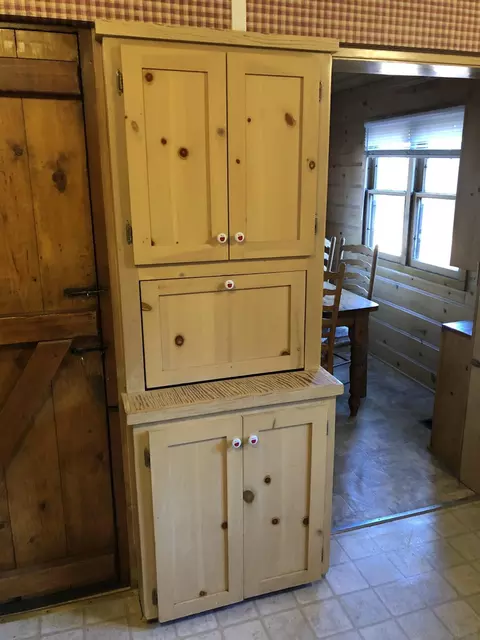 Kitchen - 1474 Betty St, Wrightwood, CA 92397 photo 4 of 8