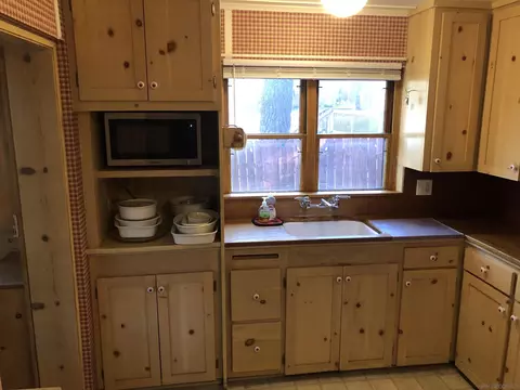 Kitchen - 1474 Betty St, Wrightwood, CA 92397 photo 6 of 8