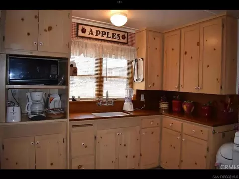 Kitchen - 1474 Betty St, Wrightwood, CA 92397 photo 2 of 8