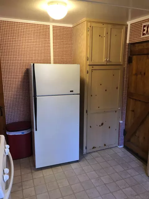 Kitchen - 1474 Betty St, Wrightwood, CA 92397 photo 3 of 8