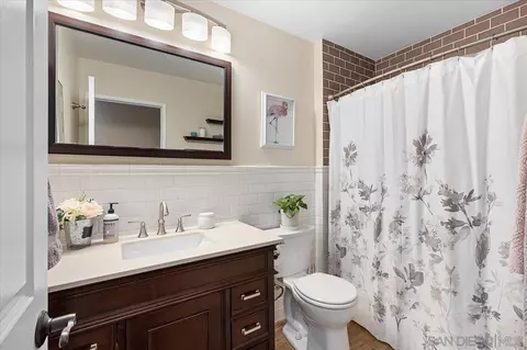 Bath - 14773 Oakline Rd, Poway, CA 92064 photo 3 of 3