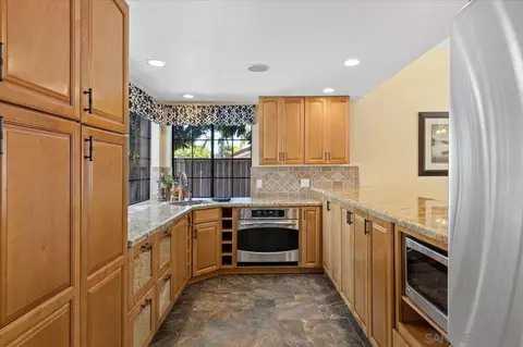 Kitchen - 14773 Oakline Rd, Poway, CA 92064 photo 2 of 7