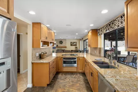 Kitchen - 14773 Oakline Rd, Poway, CA 92064 photo 4 of 7