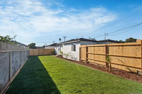 Exterior - 211 E California Ave, Vista, CA 92084 photo 6 of 7