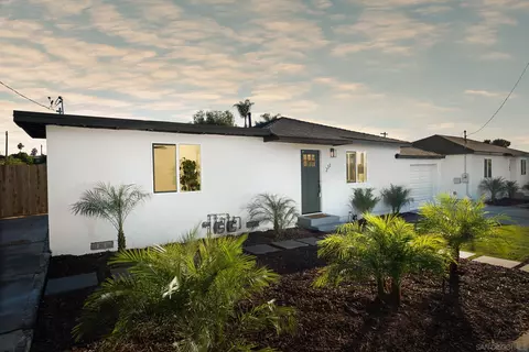 Exterior - 211 E California Ave, Vista, CA 92084 photo 2 of 7