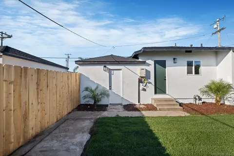 Exterior - 211 E California Ave, Vista, CA 92084 photo 5 of 7