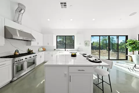 Kitchen - 14017-21 Hillside Dr, Jamul, CA 91935 photo 9 of 12