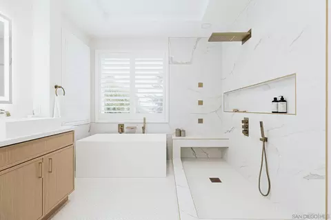 Bath - 6075 Hillpointe Row, La Jolla, CA 92037 photo 3 of 8