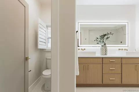 Bath - 6075 Hillpointe Row, La Jolla, CA 92037 photo 6 of 8