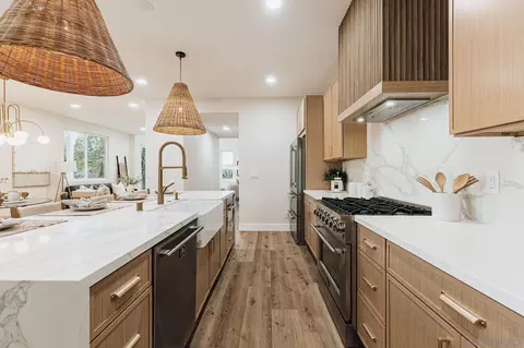 Kitchen - 6075 Hillpointe Row, La Jolla, CA 92037 photo 3 of 5