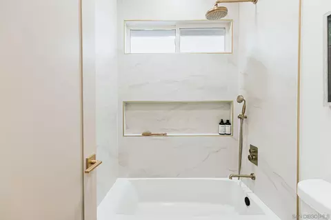 Bath - 6075 Hillpointe Row, La Jolla, CA 92037 photo 8 of 8