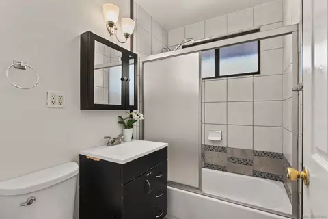 Bath - 13314 Powers Rd, Poway, CA 92064 photo 3 of 3