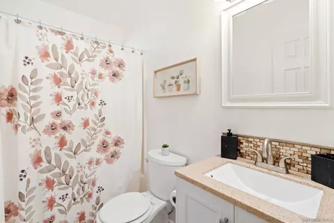 Bath - 15935 Spring Oaks Rd #102, El Cajon, CA 92021 photo 1 of 4