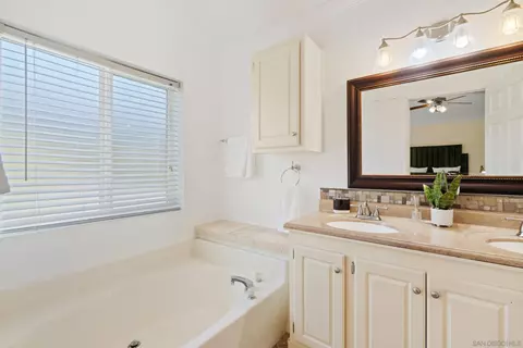 Bath - 15935 Spring Oaks Rd #102, El Cajon, CA 92021 photo 2 of 4