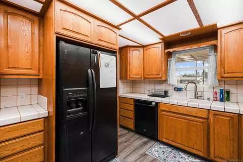 Kitchen - 1184 Naranca Ave, El Cajon, CA 92021 photo 2 of 3