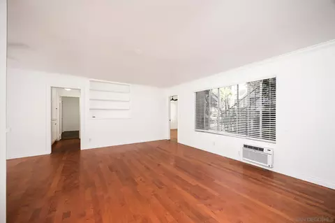 Living - 4800 Williamsburg Ln #138, La Mesa, CA 91942 photo 2 of 4