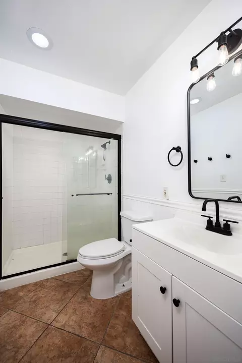 Bath - 4800 Williamsburg Ln #138, La Mesa, CA 91942 photo 1 of 2