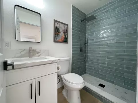 Bath - 8687 Fanita, Santee, CA 92071 photo 6 of 6