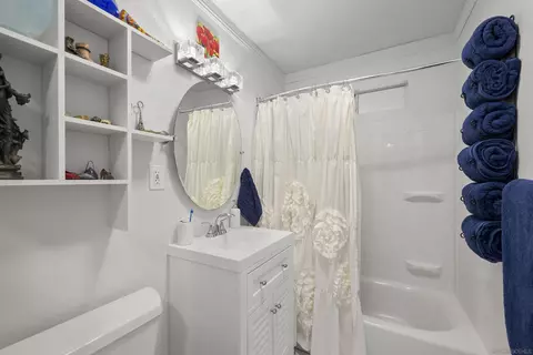 Bath - 8515 Ellsworth Ln, Santee, CA 92071 photo 3 of 3
