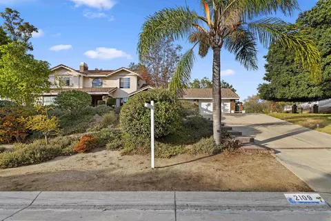 Exterior - 2109 Old Bridge Rd, Riverside, CA 92506 photo 6 of 17