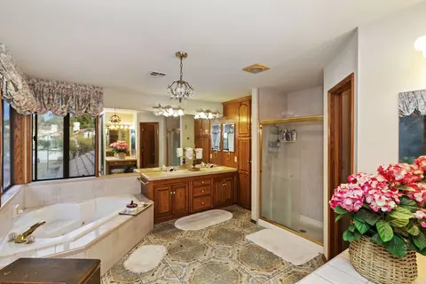 Bath - 2109 Old Bridge Rd, Riverside, CA 92506 photo 3 of 4