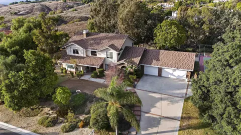 View/Area - 2109 Old Bridge Rd, Riverside, CA 92506 photo 2 of 8
