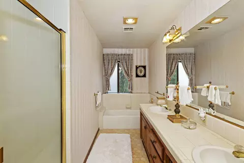 Bath - 2109 Old Bridge Rd, Riverside, CA 92506 photo 2 of 4