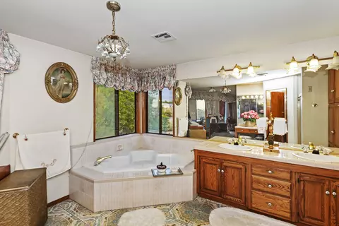 Bath - 2109 Old Bridge Rd, Riverside, CA 92506 photo 4 of 4