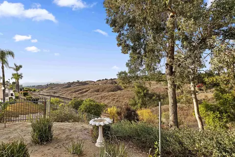 Exterior - 2109 Old Bridge Rd, Riverside, CA 92506 photo 11 of 17
