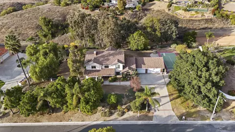 View/Area - 2109 Old Bridge Rd, Riverside, CA 92506 photo 4 of 8