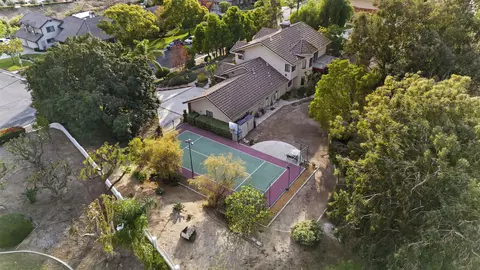View/Area - 2109 Old Bridge Rd, Riverside, CA 92506 photo 7 of 8