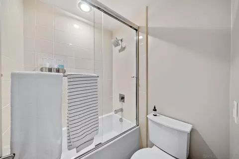 Bath - 612 Rockefeller, Irvine, CA 92612 photo 4 of 6