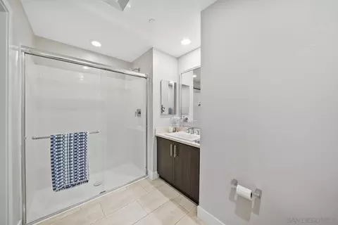 Bath - 612 Rockefeller, Irvine, CA 92612 photo 2 of 6