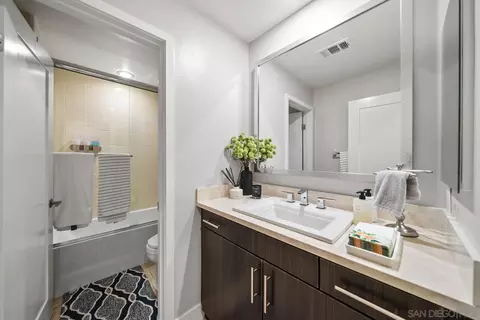 Bath - 612 Rockefeller, Irvine, CA 92612 photo 3 of 6