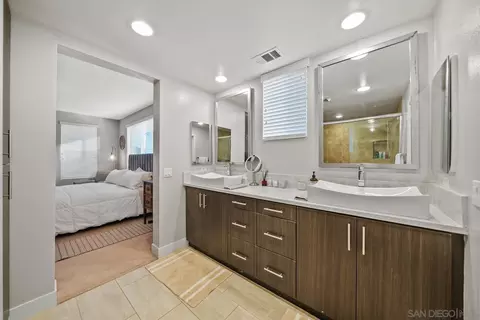 Bath - 612 Rockefeller, Irvine, CA 92612 photo 6 of 6