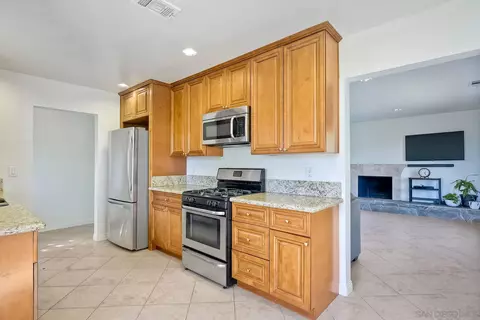 725 W College St, Fallbrook, CA 92028 photo 15